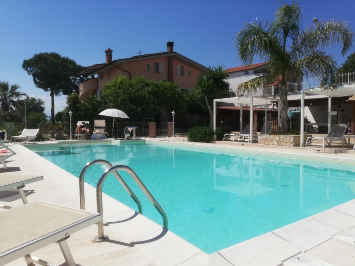 Anthos Casa Vacanze Sant'Omero Exteriér fotografie