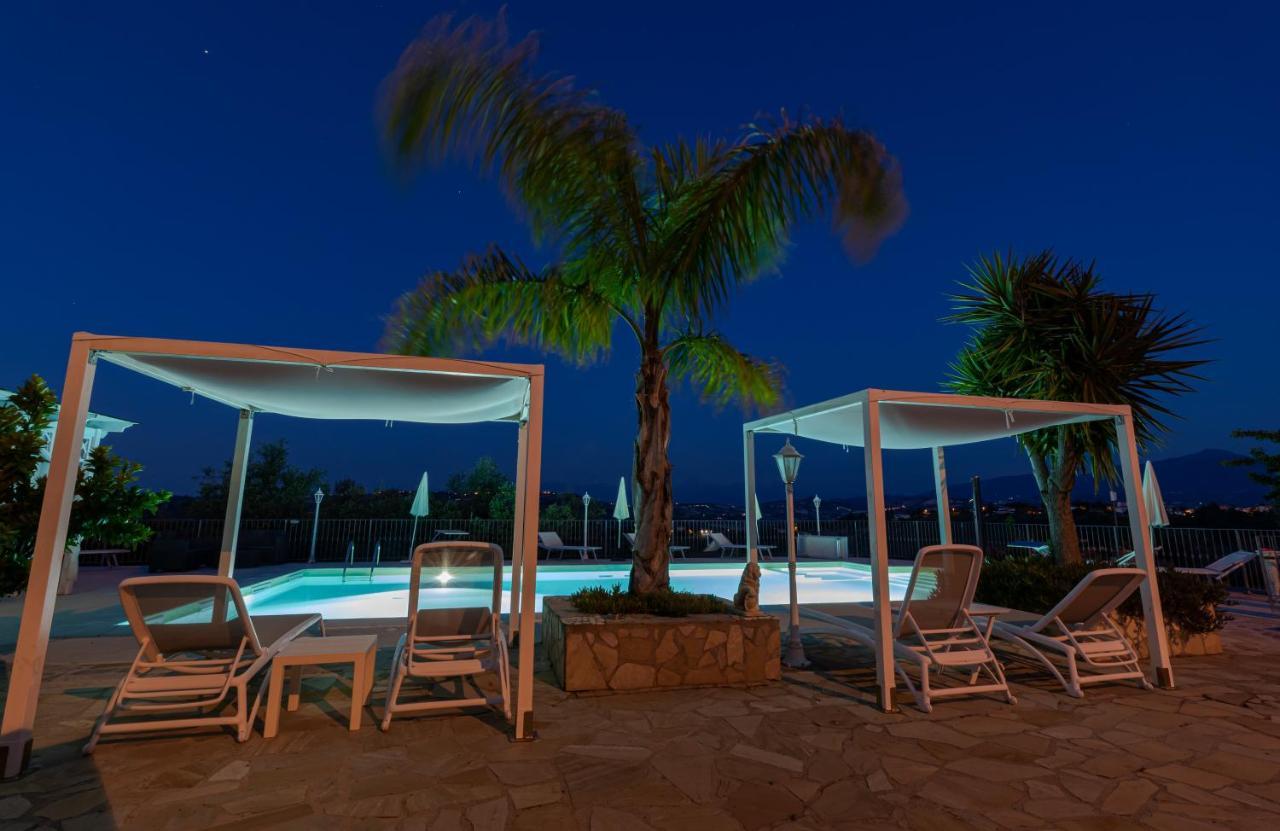 Anthos Casa Vacanze Sant'Omero Exteriér fotografie