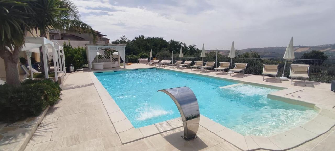 Anthos Casa Vacanze Sant'Omero Exteriér fotografie