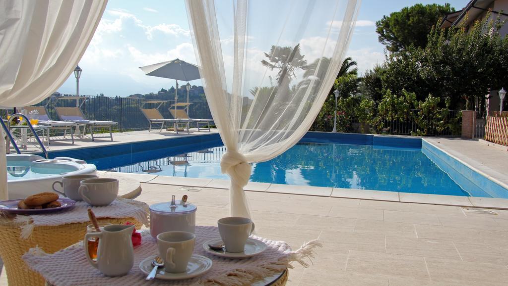 Anthos Casa Vacanze Sant'Omero Pokoj fotografie