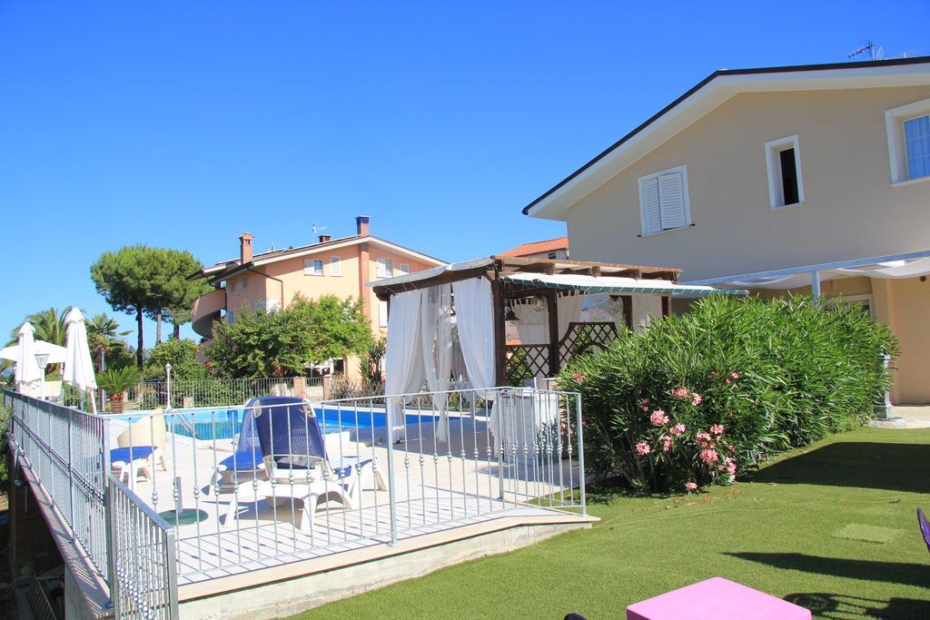 Anthos Casa Vacanze Sant'Omero Pokoj fotografie