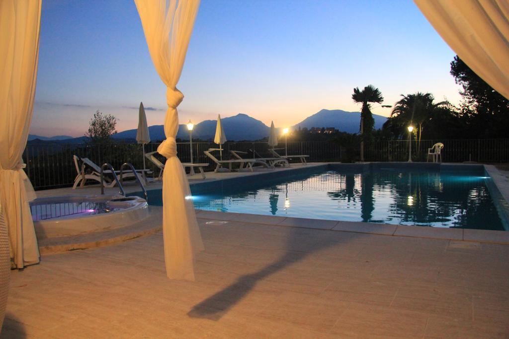 Anthos Casa Vacanze Sant'Omero Exteriér fotografie