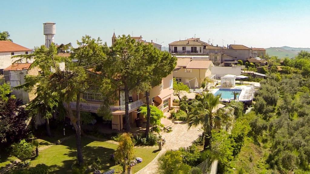 Anthos Casa Vacanze Sant'Omero Exteriér fotografie